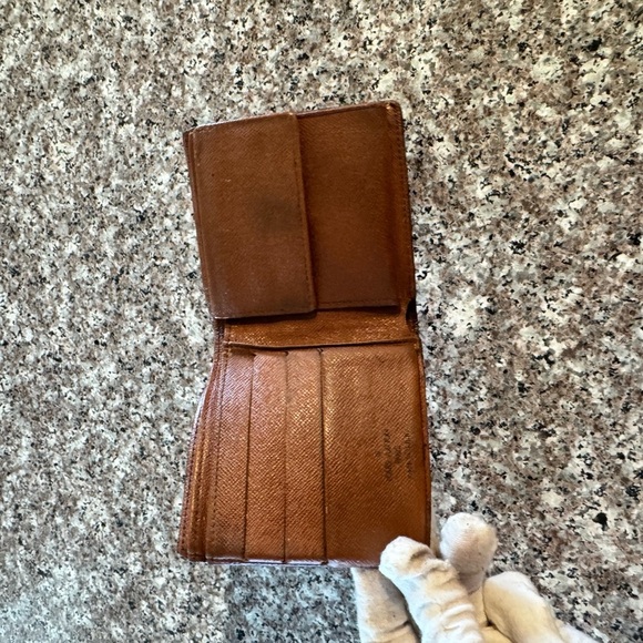 Louis Vuitton, men's monogram, bifold, wallet, vintage - Picture 12 of 17
